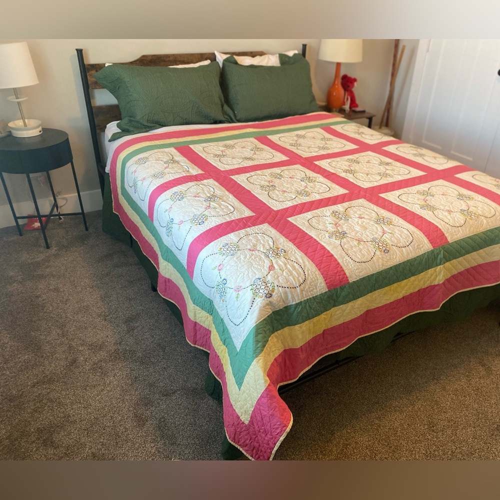 Floral Patchwork Embroidered Quilt with Green  89”/72” Vintage Handmade 🩷💛💚